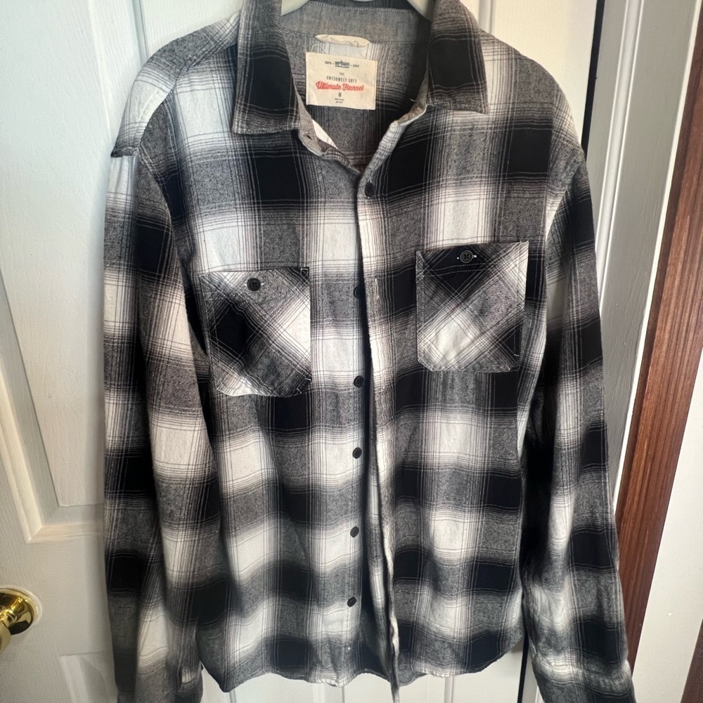 Urban Pipeline medium, black, and white flannel